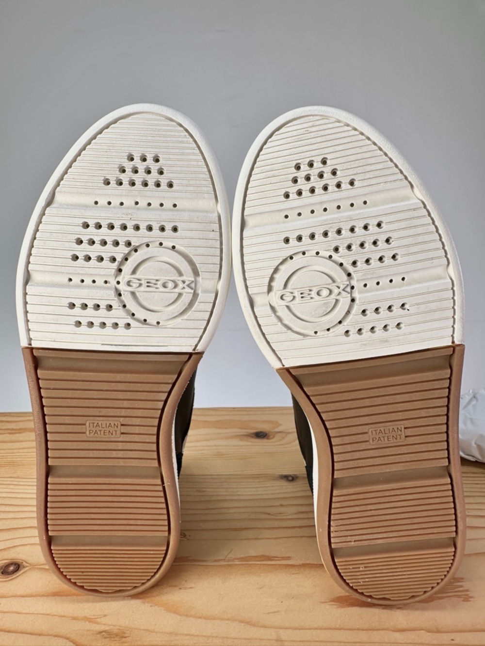 Geox Colorblock Sneakers Low Top Casual Shoes Size 5 NWT Neutral Walking Shoes - Picture 9 of 10